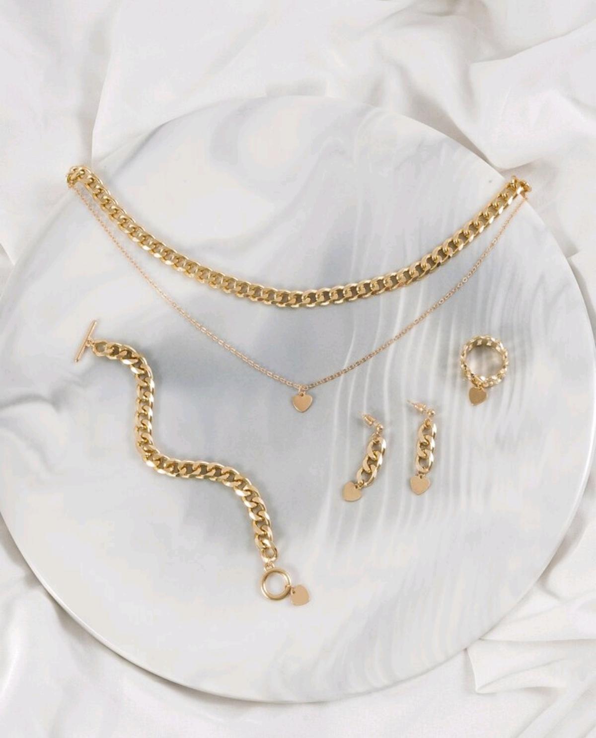 طاقم مجوهرات